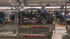 Majiteľ najväčšej automobilovej fabriky uvažuje, že niektoré závody zavrie. Čo je za tým?