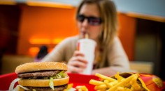 V McDonald´s si za hamburgery a dezerty priplatíme. Pozrite sa, prečo