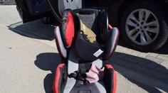 Hrozivá nehoda pri Trnave. Dievčatko (2) vypadlo za jazdy z auta, následne sa šúchalo po ceste