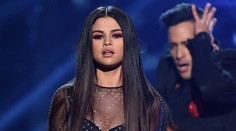Selena Gomez vystúpila len v nohavičkách. Štíhla sexica je späť!