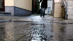 Slovensko poriadne potrápil mrznúci dážď. V Bratislave nepremávali viaceré električky