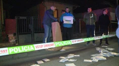 Opitý poslanec ukradol v Medzanoch urnu a vyhodil ju na ulicu, voľby sa predlžujú
