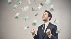 V nemeckom meste Mirow pršali peniaze. Dôvod vás pobaví