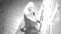 Smolu priam priťahuje. Mladú krupiérku olúpili druhý raz