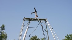 Tvrdé tréningy a posúvanie vlastných fyzických možností. Pozrite si príbeh bývalého akrobata Slnečného cirkusu