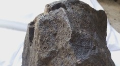 Tvrdili mu, že ide o meteorit, ktorý spadol pri Košiciach. Muž kúpil kus kameňa za 16-tisíc eur