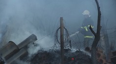 Požiar domu so skládkou na dvore postavil na nohy celú obec. Susedia tŕpli strachom
