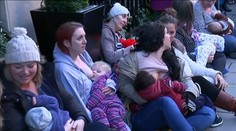 Matky nahneval luxusný hotel: Vytiahli prsníky a začali dojčiť