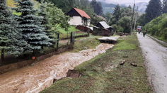 FOTO a VIDEO: Obec Mníšek nad Hnilcom vyhlásila po búrke mimoriadnu situáciu
