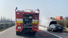 Na diaľnici D1 pri Trenčíne horelo auto