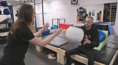 Tomáš ochrnul a zrazu ho všade vnímali ako pacienta. Vytvoril preto špeciálne fitnescentrum