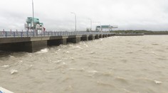 Vodu z Dunaja nezadrží ani Gabčíkovo. Juh Slovenska sa musí pripraviť na tretí povodňový stupeň