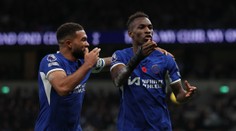 Londýn je po šialenom derby modrý. Dve červené karty, štyri neuznané góly i Jacksonov hetrik