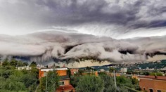 VIDEO: V blízkosti našich hraníc vznikol hrozivý oblak. Ľudia ho prirovnali k Mordoru