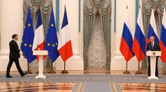 „Chcete, aby Francúzsko išlo do vojny s Ruskom?" opýtal sa Putin po piatich hodinách debaty Macrona