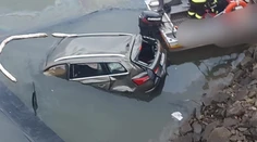 Do Oravskej priehrady spadlo z mosta auto, vodič to neprežil