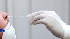 Testovanie odhalilo najviac pozitívnych prípadov za celý týždeň. Počet hospitalizovaných klesol