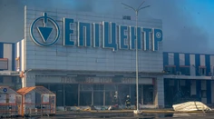 Útok na hypermarket v Charkove má už jedenásť obetí