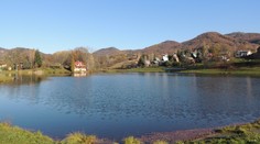 V legendárnom tajchu v Novej Bani sa tento rok ľudia okúpu zrejme naposledy. Čaká ho náročná rekonštrukcia