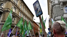 Maďari vyšli do ulíc. Protestovali proti podozreniam, že vláda sledovala známych ľudí
