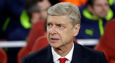 Arséne Wenger, dlhoročný kouč Arsenalu, sa chce opäť vrátiť k trénovaniu