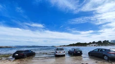 Hlúpa chyba. Chorváti sa smejú z turistov, ktorí nechávajú svoje autá zaparkované priamo na pláži