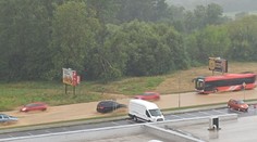 FOTO a VIDEO: Silné búrky zasiahli stred Slovenska. Zaplavilo cesty, padali veľké krúpy