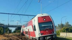 Medzi Šuranmi a Podhájskou sa vykoľajil osobný vlak, našťastie v nízkej rýchlosti