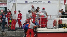 Záchranári vytiahli z potopenej plachetnice telo technologického magnáta Lyncha, jeho dcéru stále nenašli