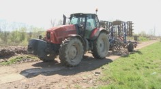 Jedno pole chcú obrábať dvaja farmári. Obaja tvrdia, že sú platnými nájomcami pôdy