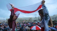 Polícia opäť rozháňala demonštrantov v Minsku, zadržala ich asi 20