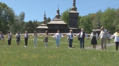 Ukrajinci slávia sviatok „Dňa vyšívanky“. Slováci na znak solidarity vytvorili nový rekord