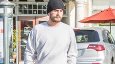 Kardashiankin bývalý zaskočil. Čo má v nohaviciach anakondu?