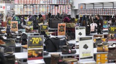 Novoročné výpredaje sú v plnom prúde: Zisťovali sme, ktoré produkty sa oplatí kupovať