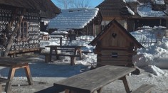 Čičmany vymierajú a obec si peniaze na svoj chod musí sama zarobiť