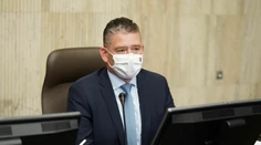 Vláda nesúhlasí s návrhom na vyslovenie nedôvery ministrovi vnútra