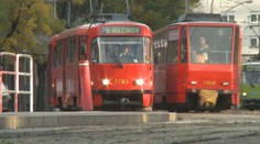 Bratislavu šokovali tri nehody chodcov s električkami. Odborníci opísali, ako sa správa plne naložený stroj