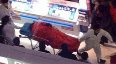 Žena dohnala vianočnými nákupmi priateľa k samovražde. Vyskočil z balkóna