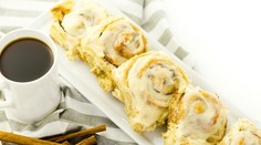 Kysnuté škoricové hniezda s jablkami v slanom karameli a mascarpone krémom