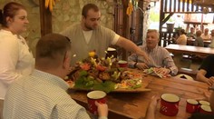 Boli sme v reštaurácii, v ktorej vám vynadajú a platiť môžete aj zlatými zubami