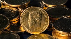 Keď umieral, rodine na sto rokov zakázal predať jeho zbierku vzácnych mincí. Ten čas práve uplynul