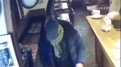 V reštaurácii mu z vrecka bundy niekto zobral takmer 10-tisíc eur. V Nitre hľadajú svedkov