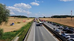 Zrážka dvoch autobusov na D2 pri Brne má najmenej jednu obeť, 50 ľudí sa zranilo. Jeden z autobusov bol zo Slovenska