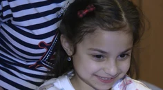 Krásna a vždy usmiata Tiffany sa má dožiť len puberty. Liečba vzácnej choroby je príliš drahá