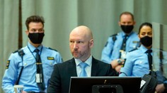 Breivik znova žaluje štát, proces sa začne v januári