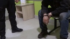 Na policajta zaútočil pes. Majiteľ ho mal proti nemu nahuckať