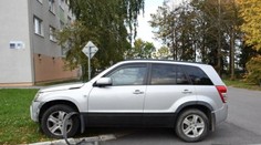 Opitý v Poprade nabúral, auto nechal na križovatke a odkráčal do podniku. Teraz čelí obvineniu