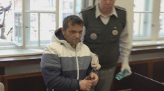 Trojica mala predávať mladú ženu na sex. Vzali jej peniaze a zamkli v dome