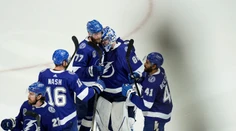 Tampa s Erikom Černákom presvedčivo zdolala Colorado a znížila stav finále NHL