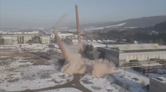 VIDEO: Obrovské komíny v Dubnici nad Váhom museli zrovnať so zemou. Stačil na to jeden odpal